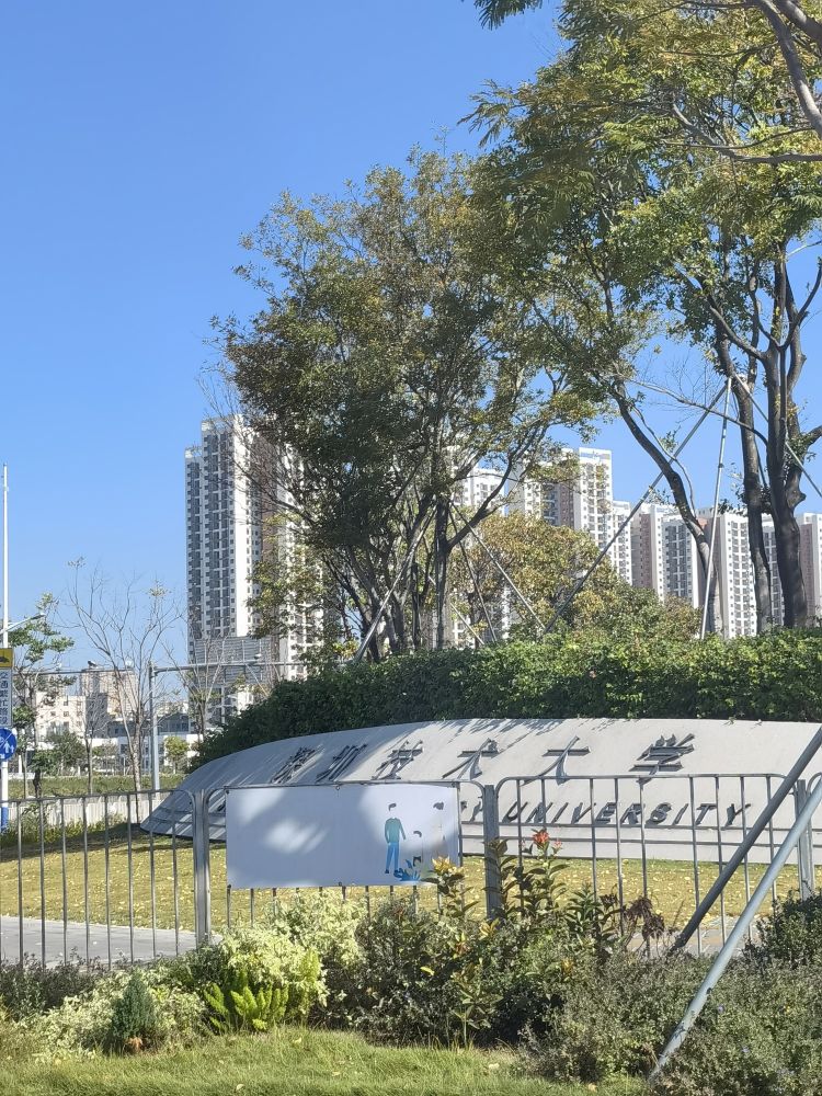 蜜桃在线视频精品化妆用品（深圳）有限公司 前往深圳科技大学新材料与新能源学院 考察环保新材料 