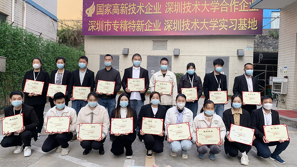蜜桃在线视频精品化妆用品（深圳）有限公司预祝大家度过一个平安祥和、喜庆欢乐的元旦假期！